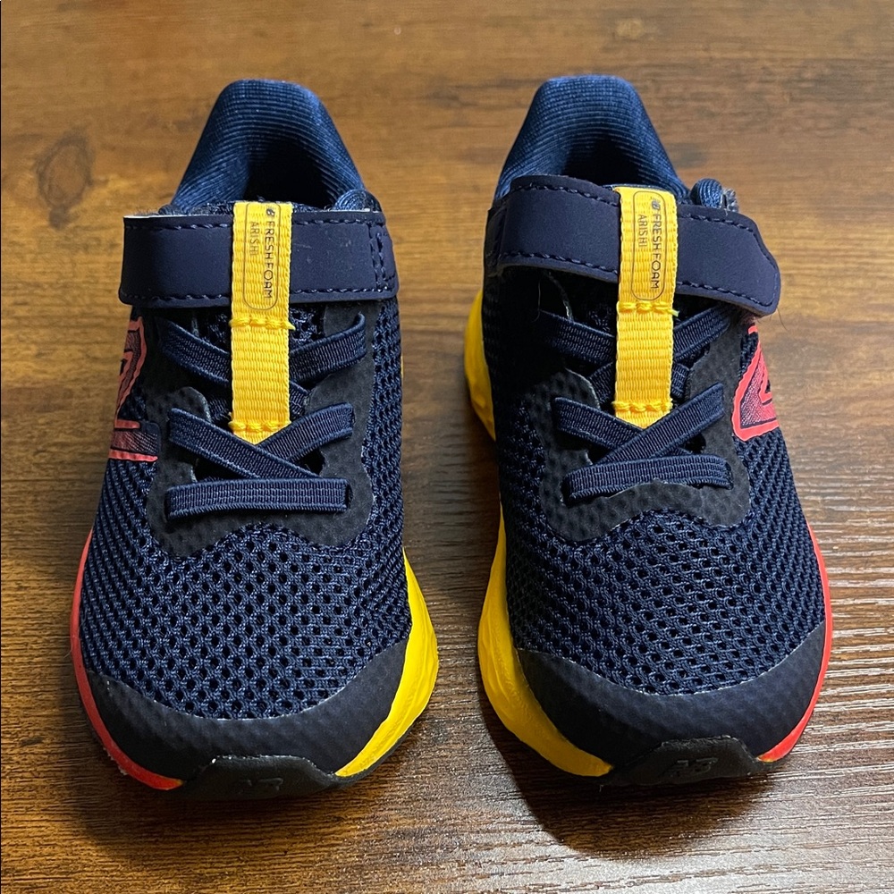 New Balance Fresh Foam Arishi v4 Bungee Lace with Top Strap